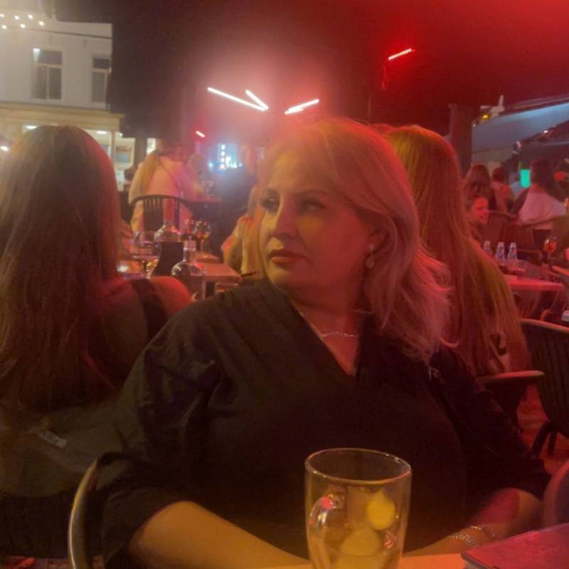 SARAH, 52, United States Emirates