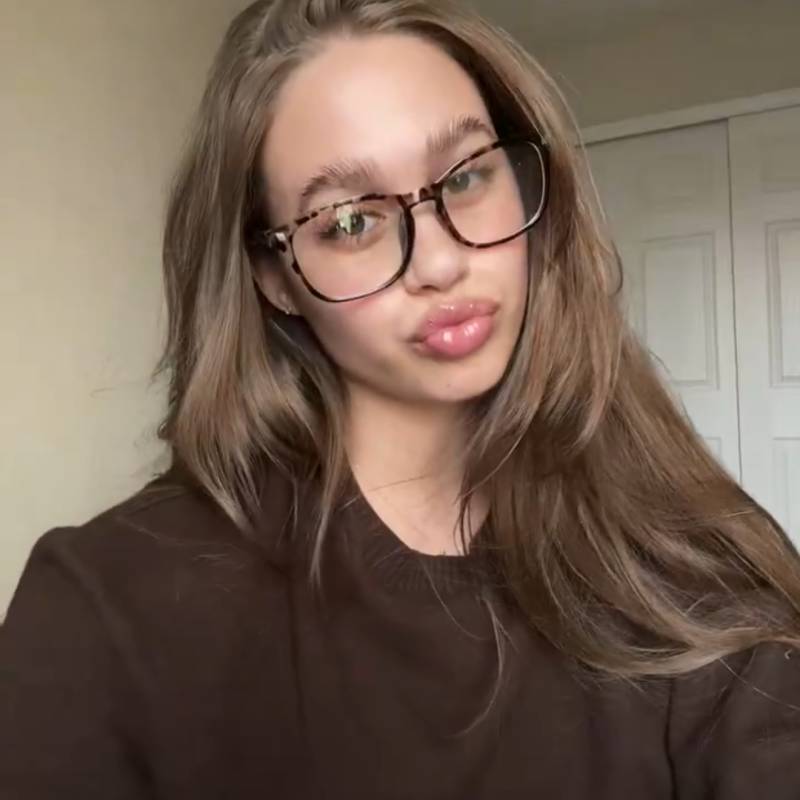 Marie, 30, Uk