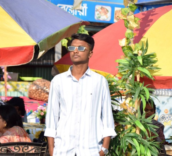 Roman, 18, Pakistan