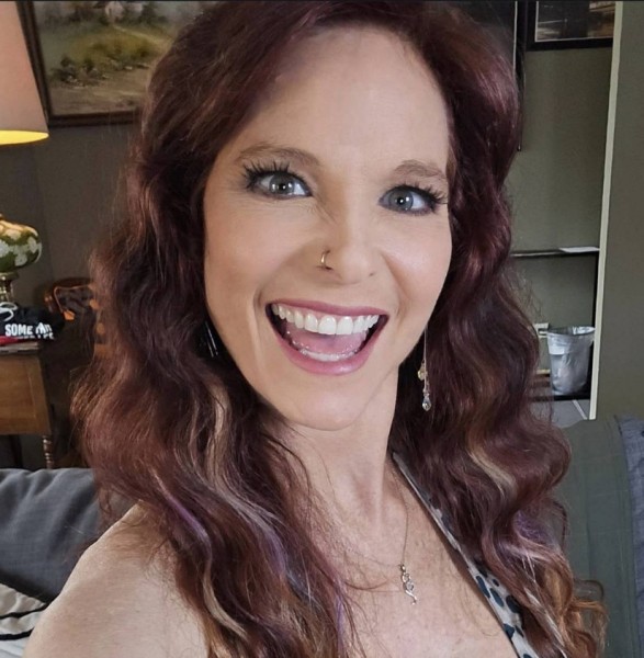 Elizabeth, 42, uk
