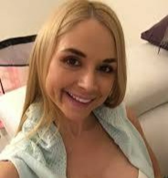 bella, 40, United states