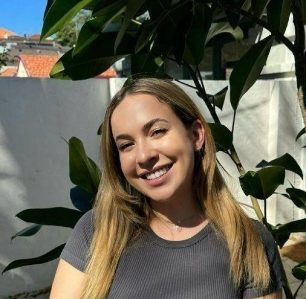Jenna, 26, Toronto The 