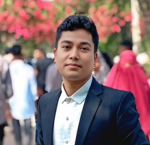 Dipto, 27, Sweden
