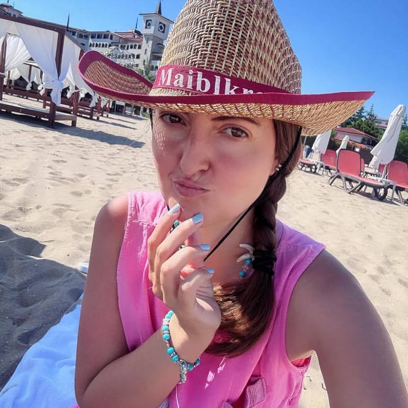 Janet, 40, Kenya