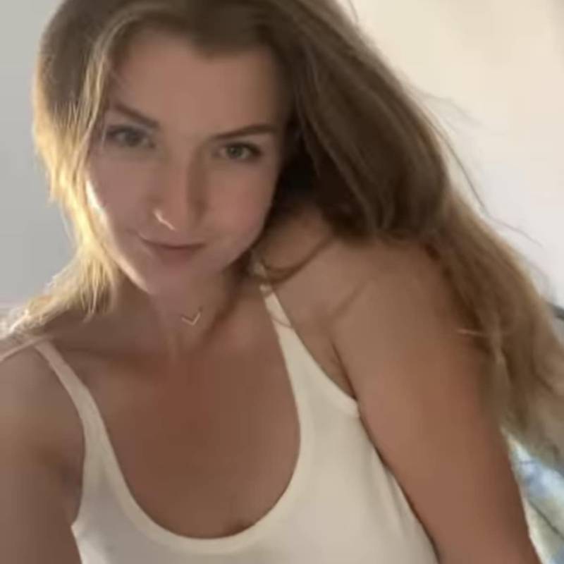 Evelyne39866 dating